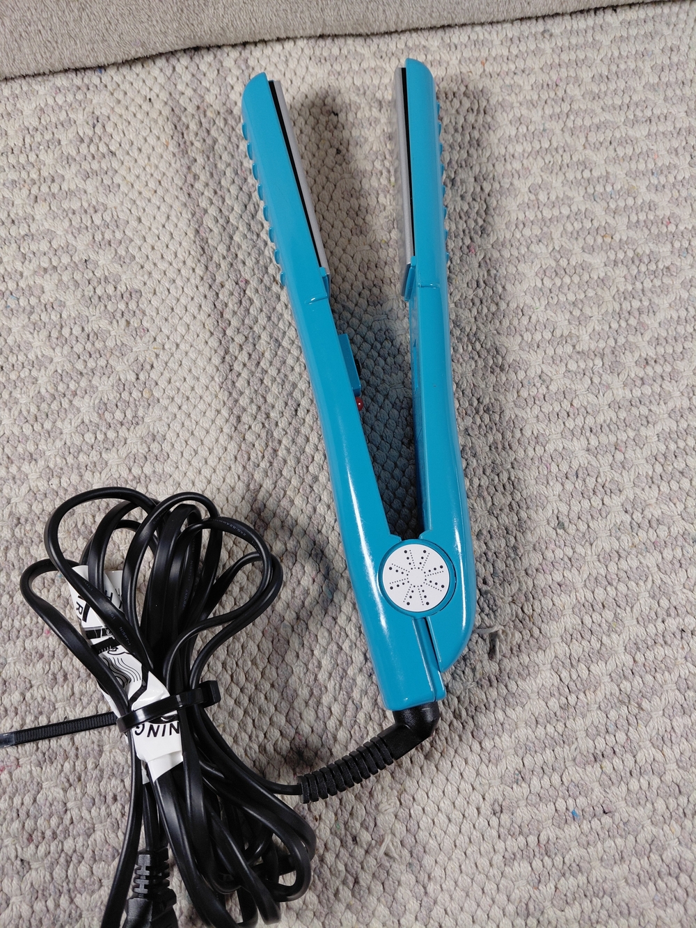 Studiowise 1in Ceramic Hair Blue Straightener Works!